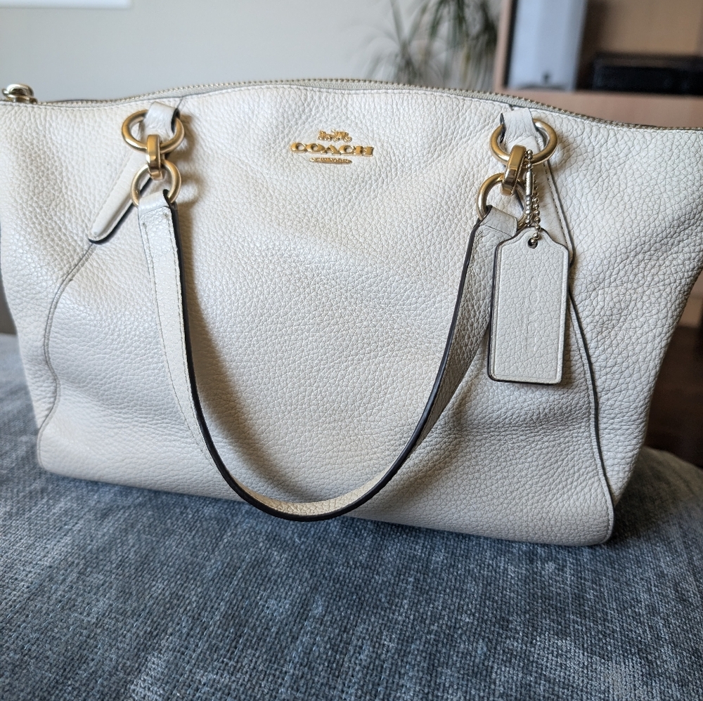 Off-White Coach Purse.Chick Sachel And Crossbody.Light Weight.Used In Great Cond